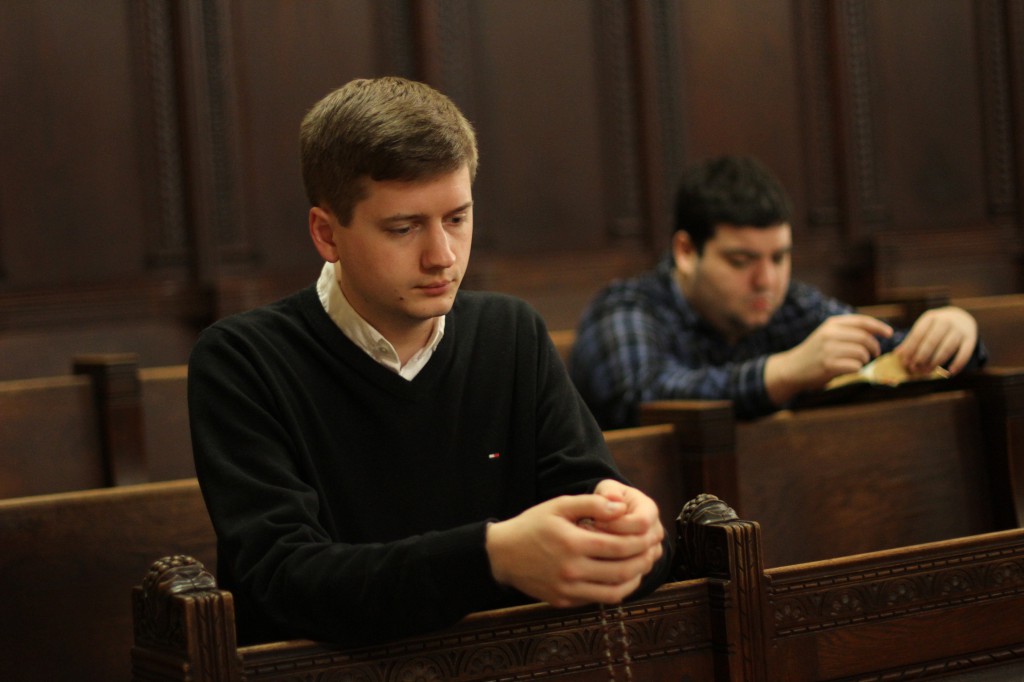 Seminarians pray. An American cardinal has urged future priests to model their homilies on the early fathers of the Church in order to learn eloquence. PHOTO: CNS/Gregory A. Shemitz
