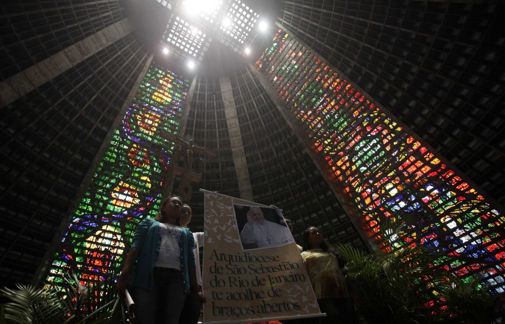 Youths hold up a banner with a message of welcome for Pope Francis during Palm Sunday Mass in Rio de Janeiro's cathedral March 24. The new pope will travel to Rio in July to take part in the international World Youth Day gathering. PHOTO: CNS/Ricardo Moraes, Reuters