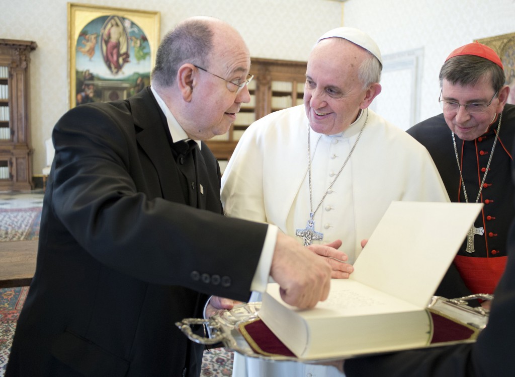 Pope Francis receives a book from the Rev. Nikolaus Schneider, president of the Council of the Evangelical Church in Germany, during a meeting on April 8 at the Vatican. PHOTO: CNS/L'Osservatore Romano via Reuters