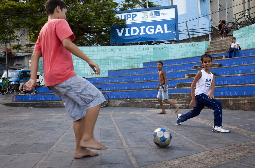 Children play in the Vidigal neighbourhood in the southern section of Rio de Janiero on April 17. PHOTO: CNS
