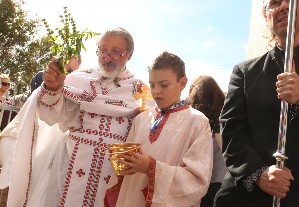 Fr Wolodymyr Kalinecki, Parish Priest of St John the Baptist Church in Maylands and parishioners celebrate Easter in ceremonies marking Christ’s death and Resurrection  Photos: Bohdan warchomij.