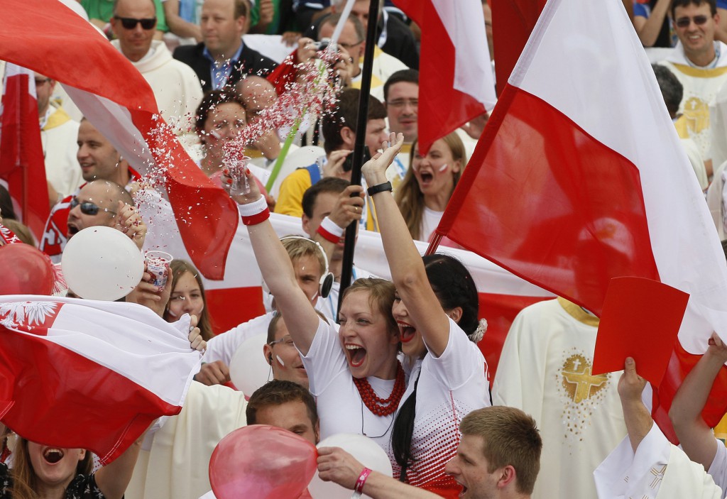 Polish pilgrims in Rio de Janeiro cheer as Pope Francis announces that World Youth Day 2016 will take place in Krakow, Poland. The pope made the announcement on July 28 at the conclusion of the closing Mass of World Youth Day on Copacabana beach. PHOTO: CNS/Paul Haring