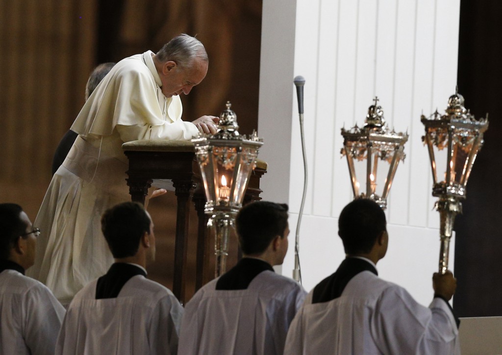 Pope Francis leads a vigil to pray for peace in Syria Sept. 7 in St. Peter's Square at the Vatican. PHOTO: CNS/Paul Haring