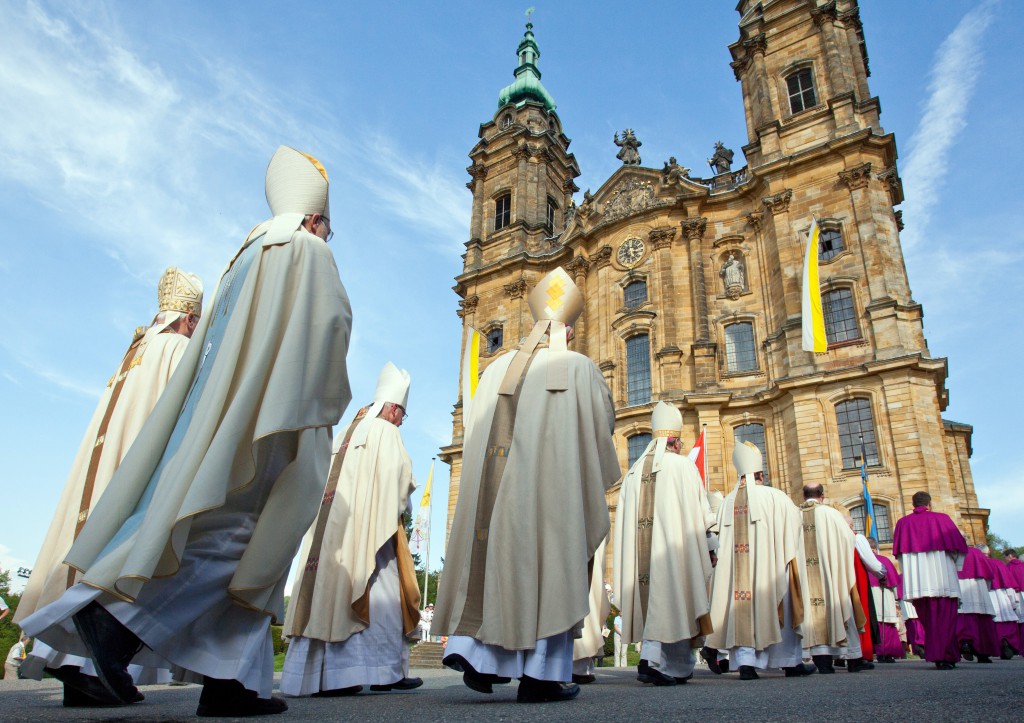 Bavarian bishops walk in procession to the Basilica of the Fourteen Holy Helpers near Bad Staffelstein, Germany, in this 2012 photo. Germany's Catholic bishops have urged efforts to overcome "destructive self-interest" on the 100th anniversary of World War I, while recognizing the shared guilt of churches for the conflict, which left 16 million dead. PHOTO: CNS/Daniel Karmann, EPA