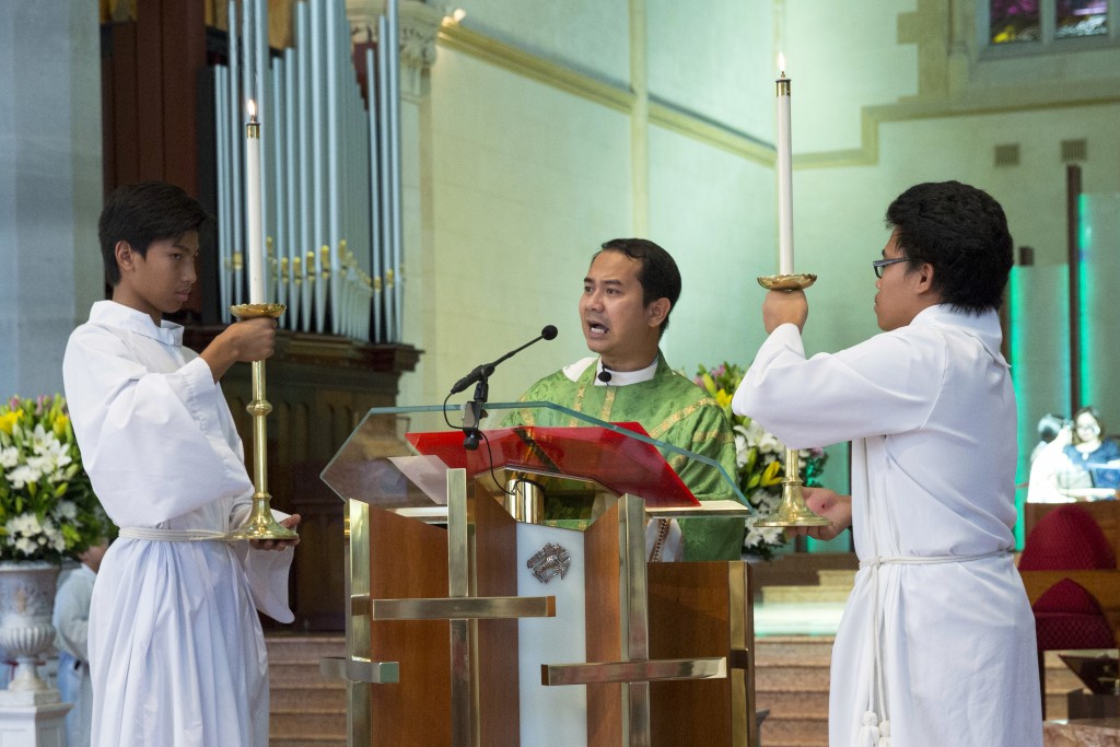Assistant Priest at St Mary’s Cathedral, Fr Jeffey Casabuena, delivers his homily during the Filipino Inaugural Mass on 14 November 2015. Photo: Ron Tan Photography.
