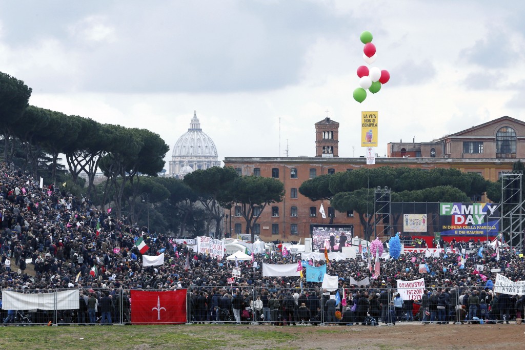 Hundreds of thousands of people gathered in Rome's Circus Maximus to protest against a proposed bill that would grant legal recognition to non-married heterosexual and homosexual couples and give them the right to adopt children. Photo: CNS