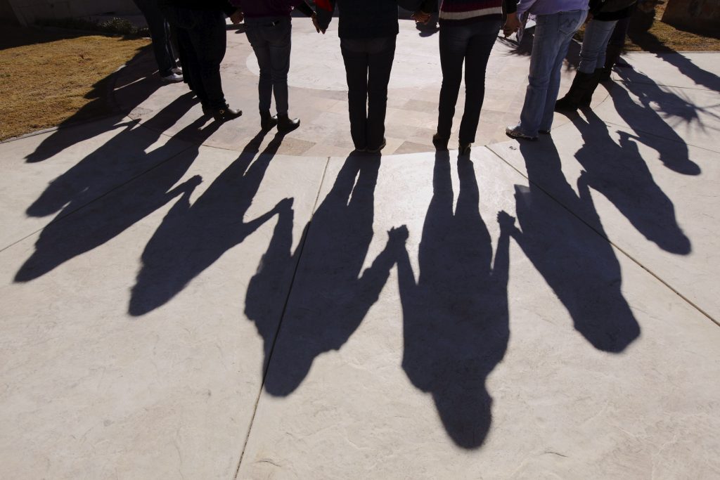 Activists against gender violence hold hands at a memorial to commemorate the International Day for the Elimination of Violence Against Women, in Ciudad Juarez, Mexico, on 19 November 2016. Photo: CNS