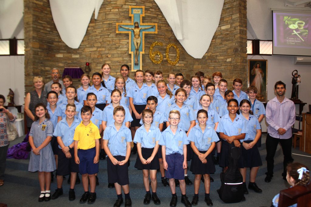 Matthew Gibney Catholic Primary Mini Vinnies with Dr Daniel Lombardi (right), Mr Robert Harding (President, St Vincent De Paul St Francis of Assisi, Maida Vale, left) and Assistant Principal, Mrs Karen Keddie. Photo: Supplied