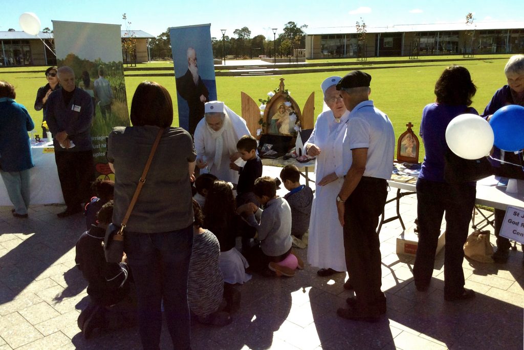 The Schoenstatt Sisters teaching children to make little Rosaries at the Baldivis Parish Expo on 28 May. Photo: Supplied.