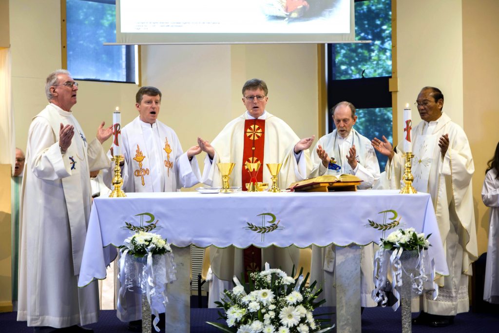 Fr Peter Toohey (second from right) celebrates the Eucharist on Sunday 4 November 2018 for the Columban Missionaries’ centenary at Como Parish. Photo: Matthew Lau.